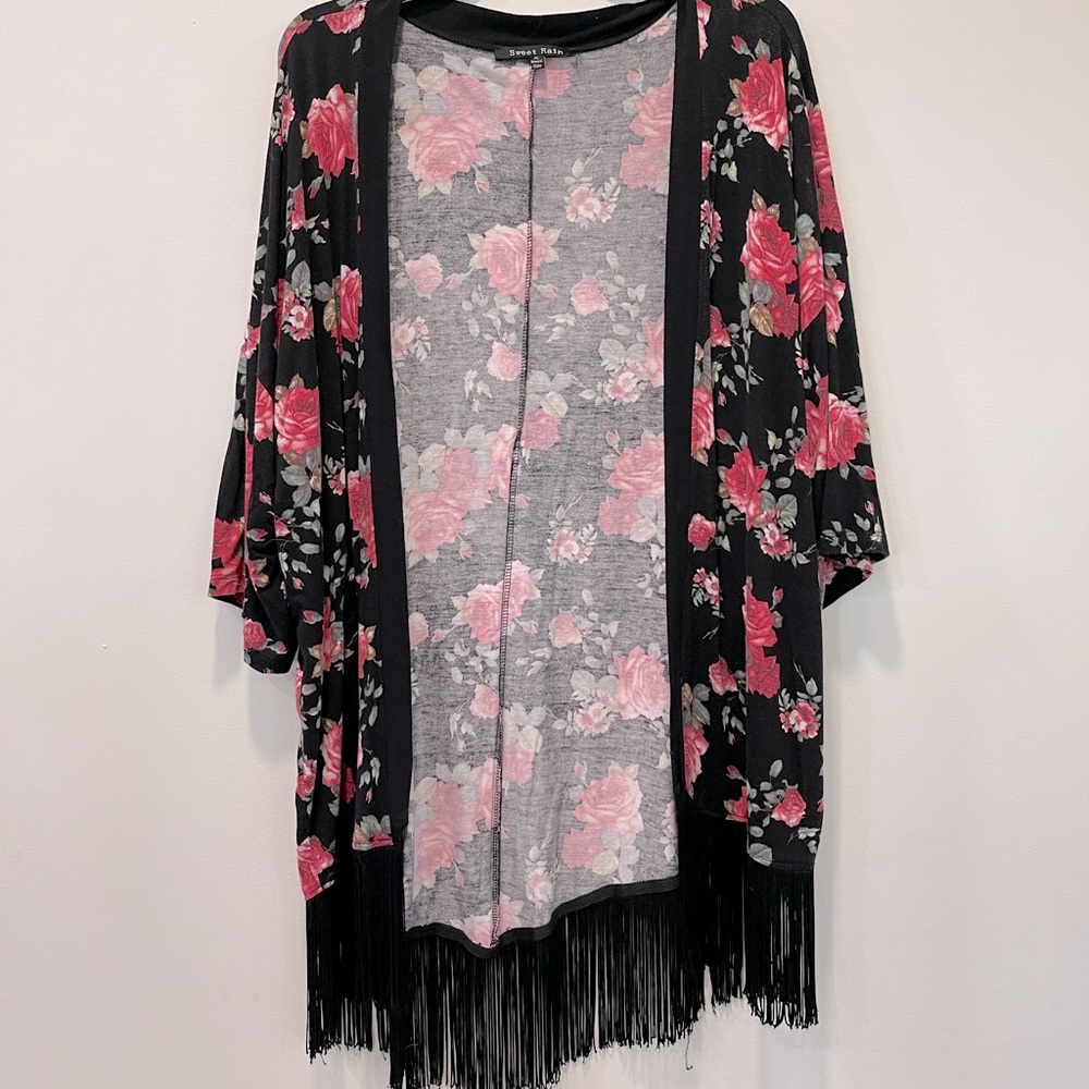 3/$15 Short sleeve floral kimono with fringe
